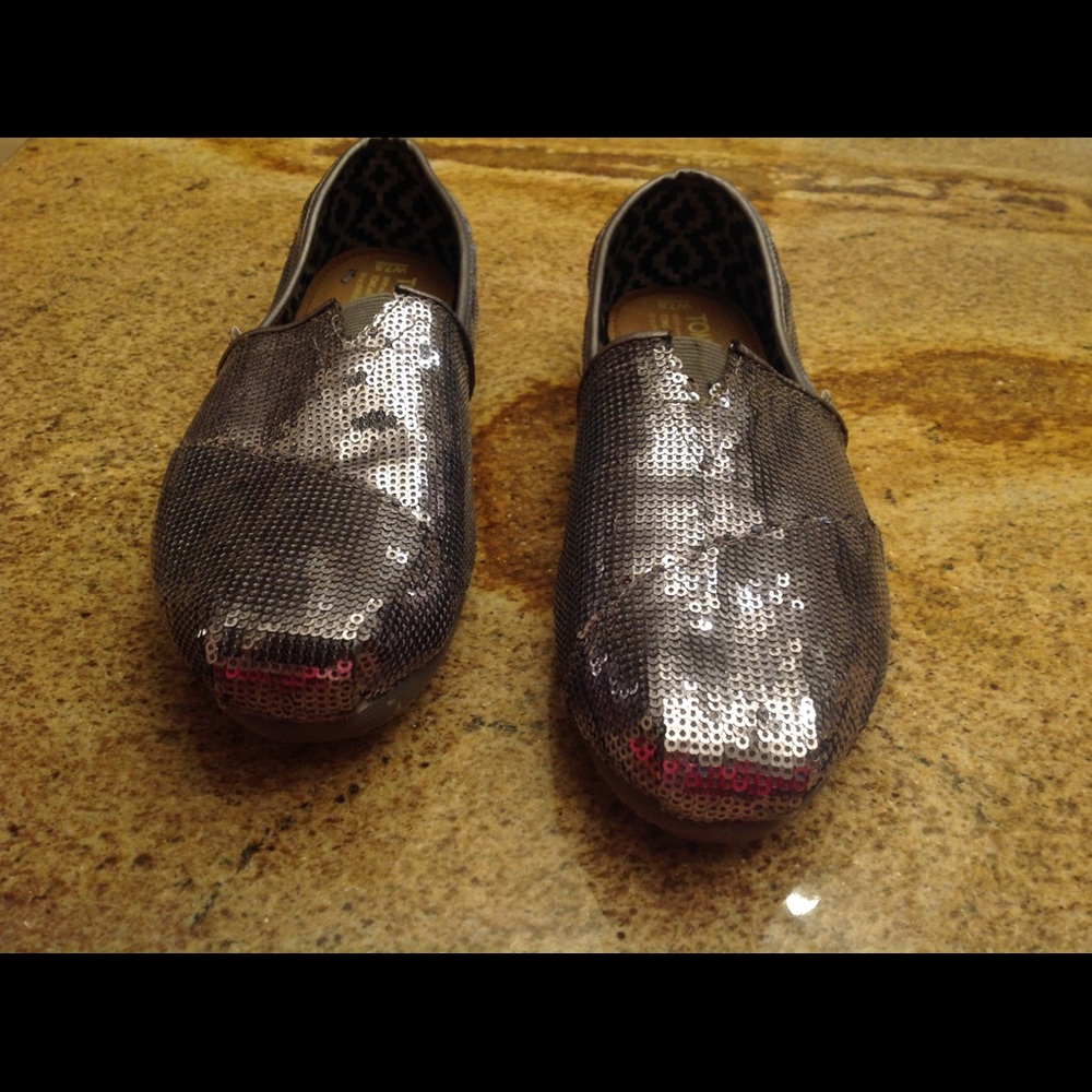 Toms Pewter Sequin Classics 7 1/2 EUC